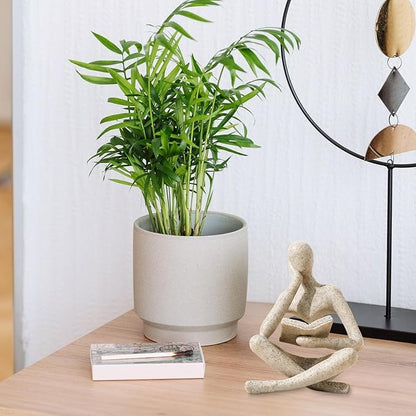 Astrid – Abstrakte Skulptur „Lesende Figur“ aus Sandstein-Optik